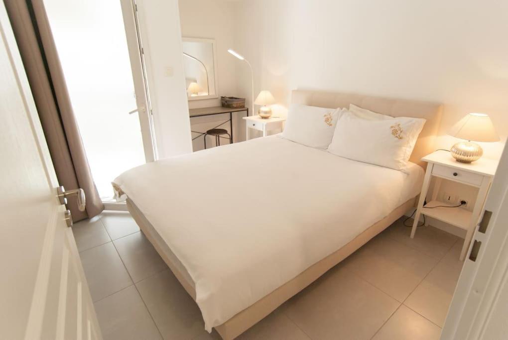 Modern Bright 2 Min Walk To The Apartment *